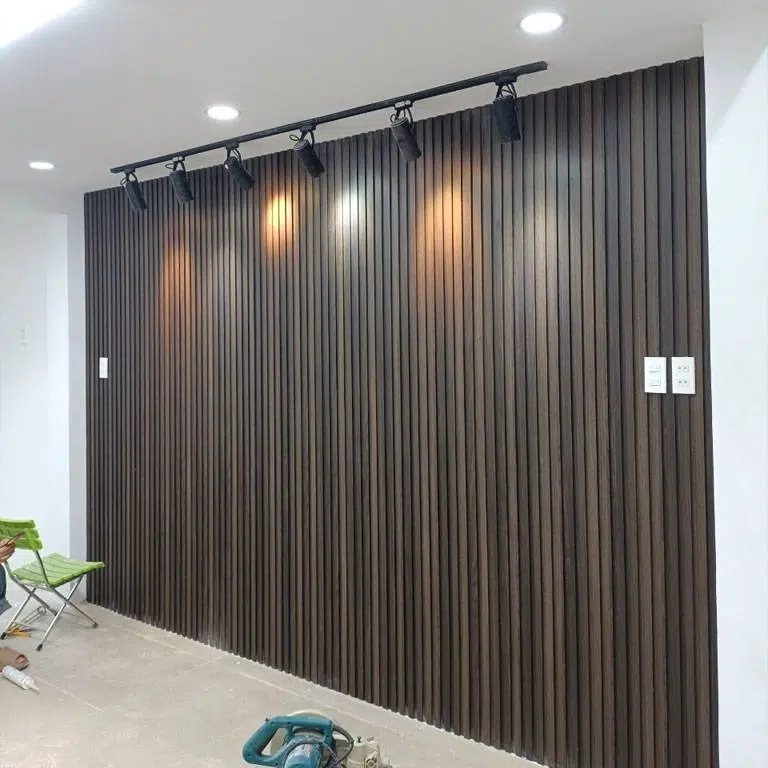 lam nhua gia go op tuong hinh1